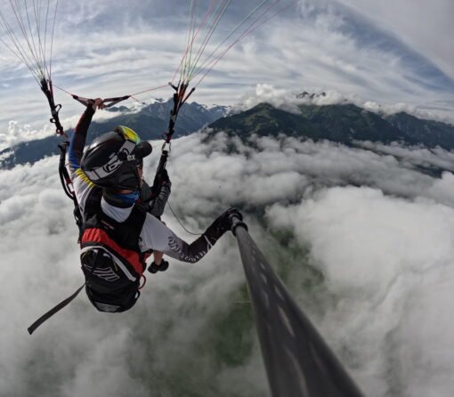 Tandemflug in Montafon über der Wolken